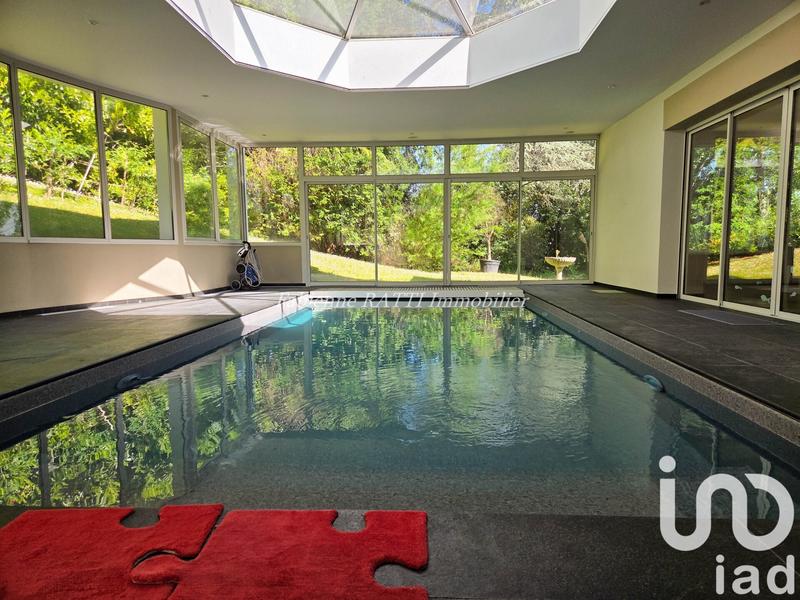 Maison - 410 m² - 9 pièces