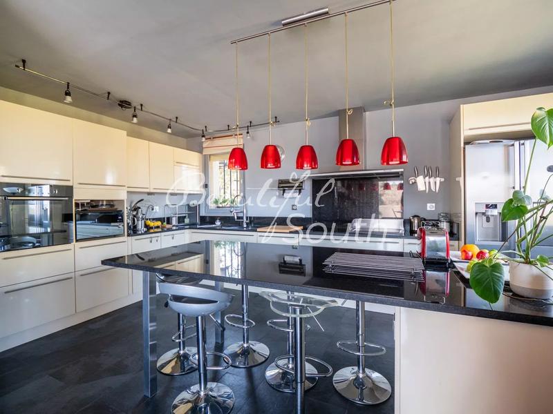 Villa - 263 m² - 5 pièces