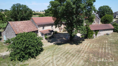 Maison traditionnelle - 216 m² - 8 pièces