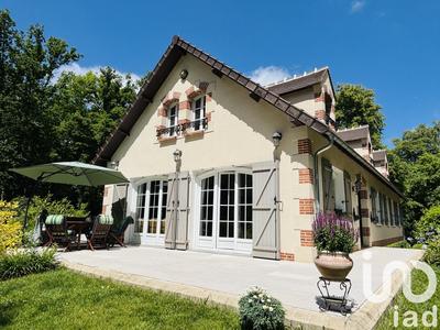 Maison - 220 m² - 8 pièces