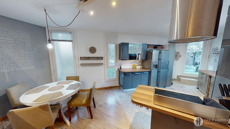 Appartement - 100 m² - 5 pièces