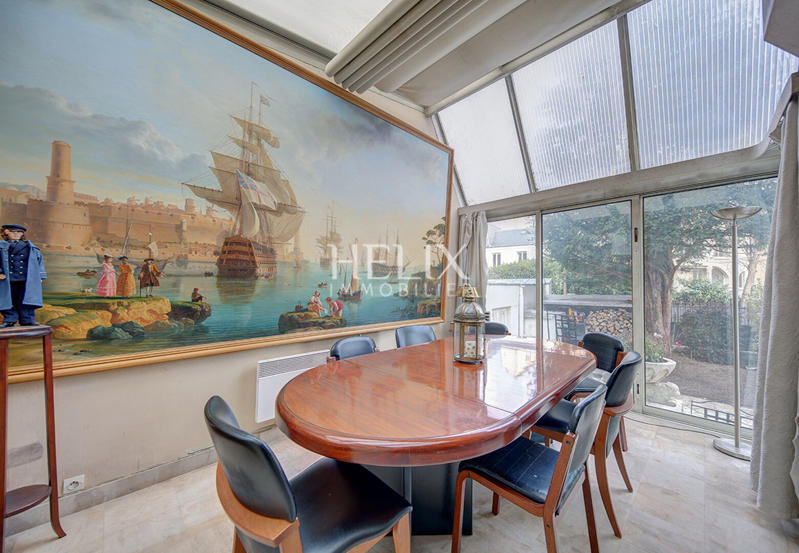 Maison - 250 m² - 9 pièces