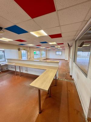 Local commercial - 450 m² - 1 pièce