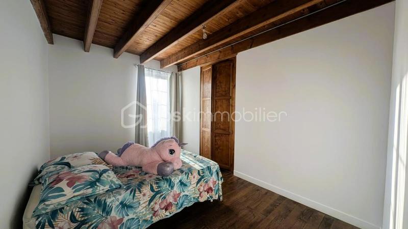 Maison en pierre - 197 m² - 9 pièces