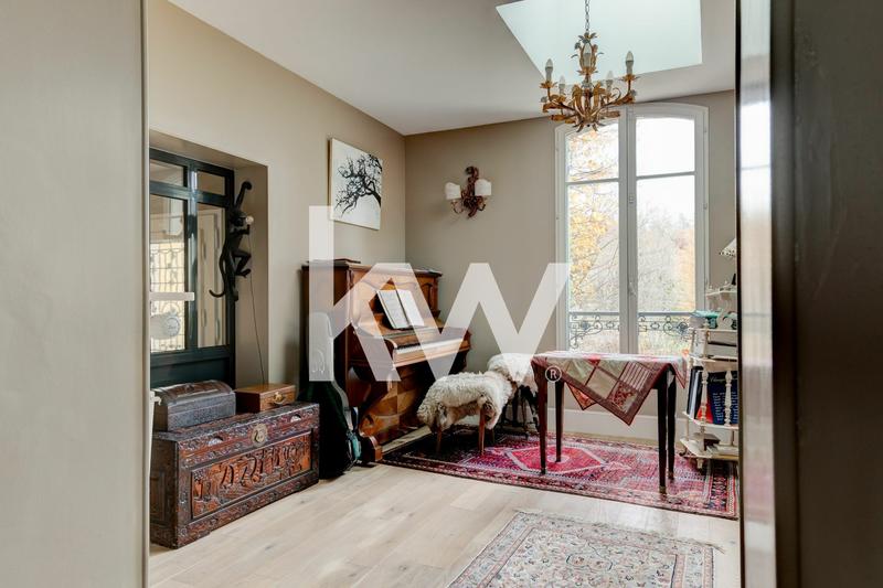 Maison - 290 m² - 11 pièces