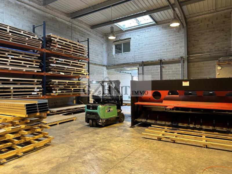 Entrepôt - 372 m²