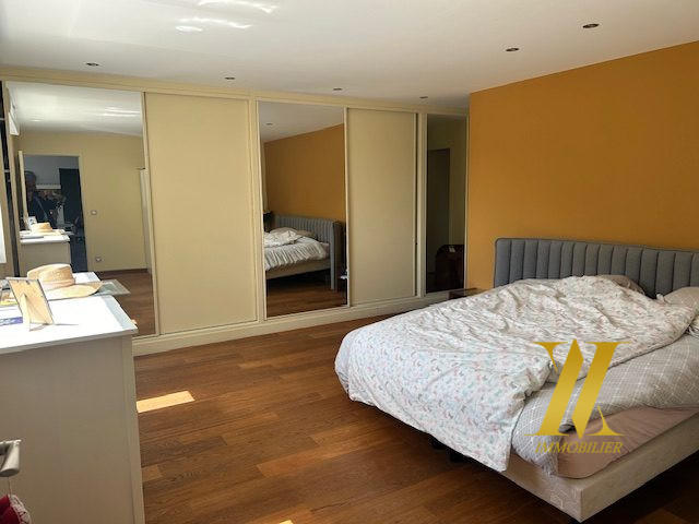 Maison contemporaine - 270 m² - 7 pièces