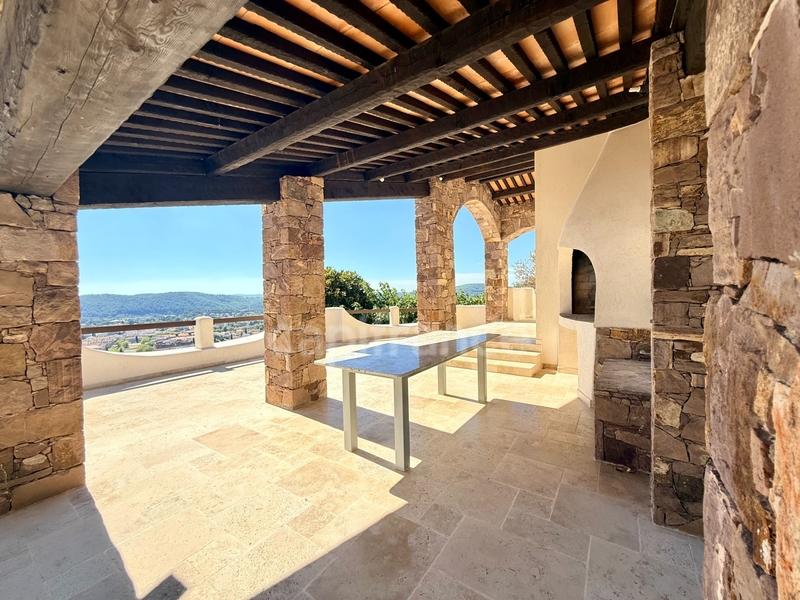 Maison - 315 m² - 11 pièces