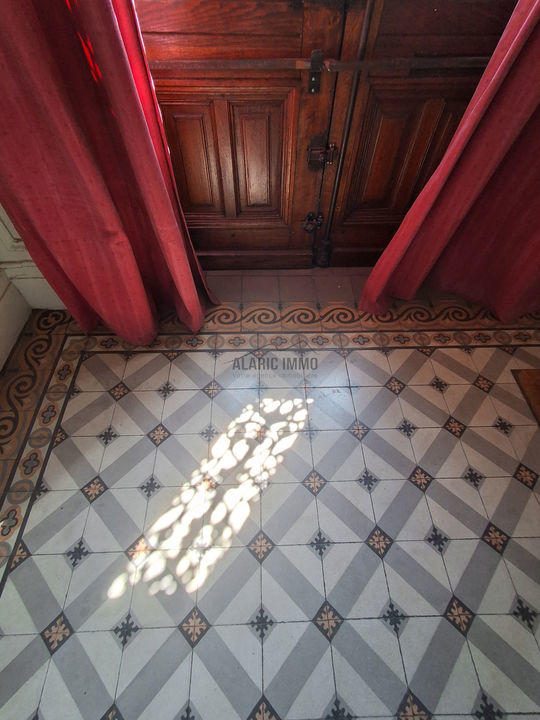 Maison - 950 m² - 42 pièces