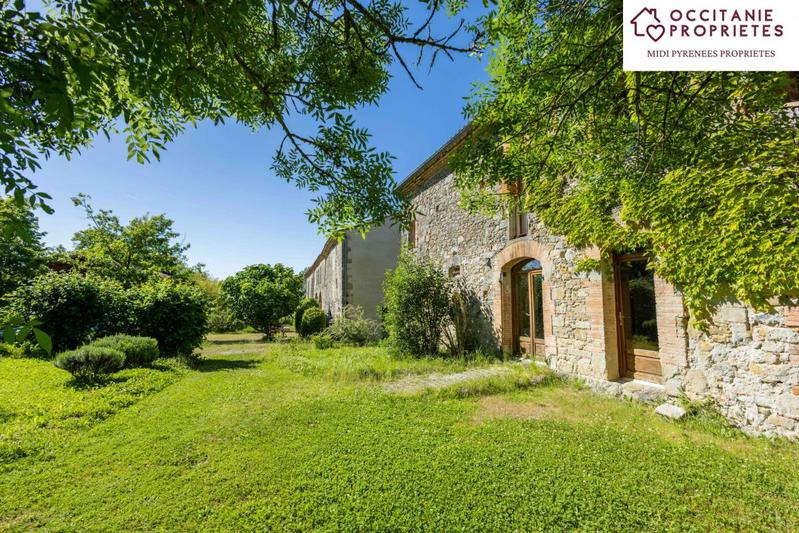 Corps de ferme - 700 m² - 17 pièces