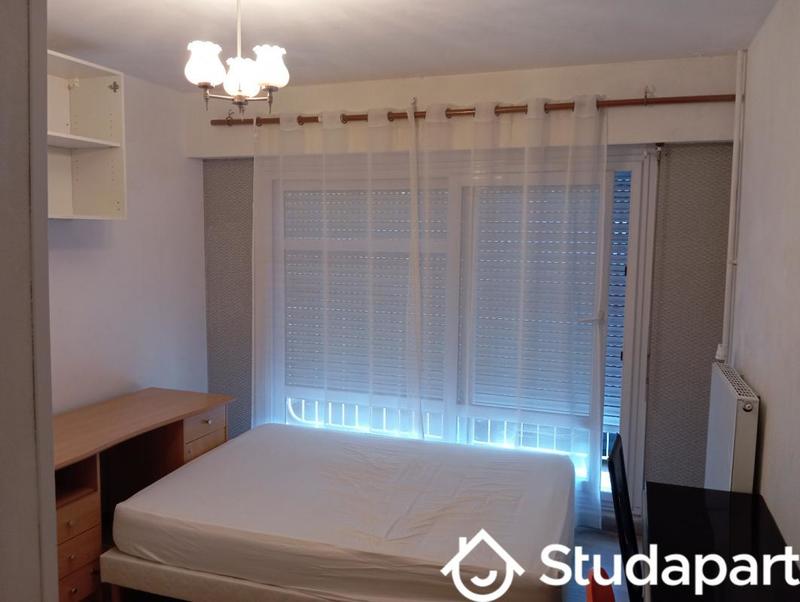 Chambre - 11 m² - 1 pièce