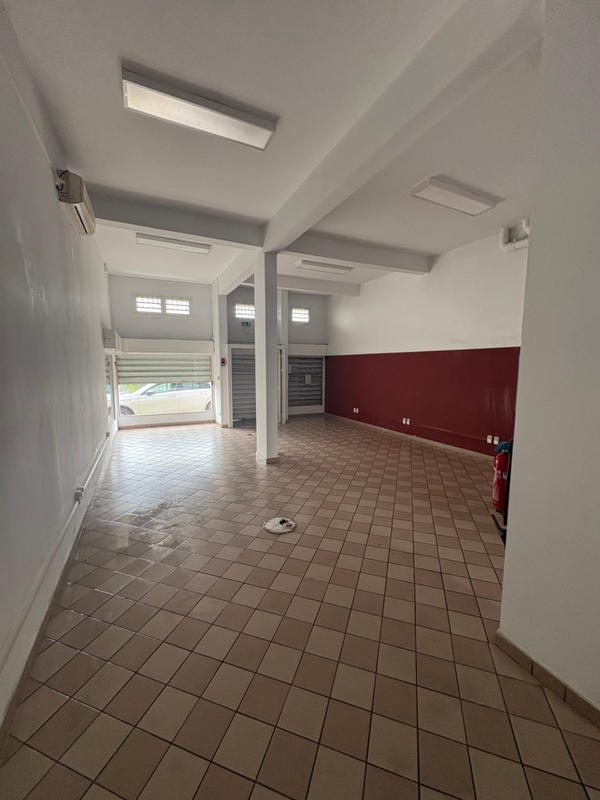Local commercial - 67 m² - 1 pièce