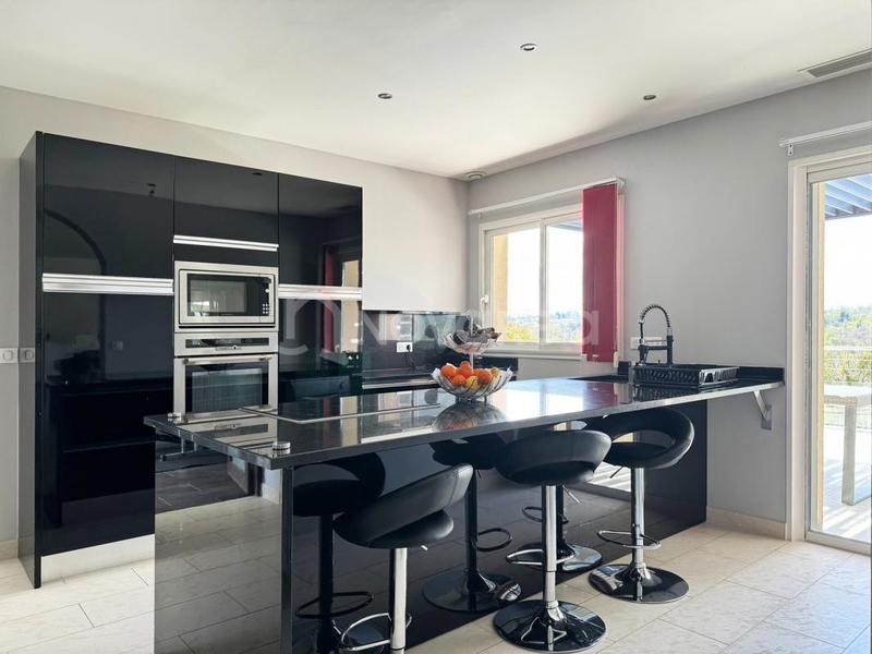 Villa - 280 m² - 8 pièces