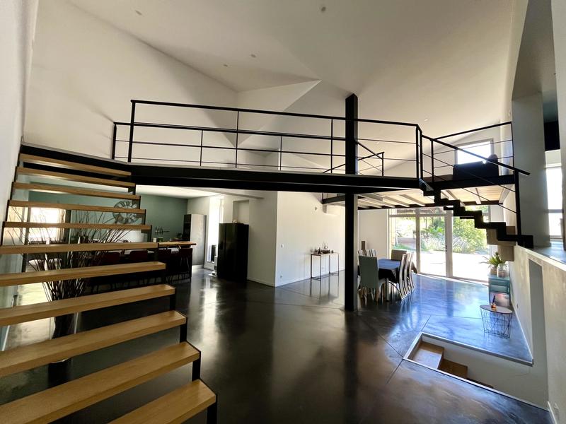 Maison - 650 m² - 20 pièces