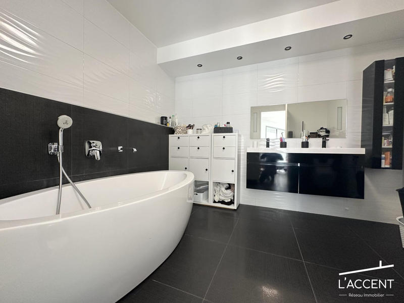 Villa - 223 m² - 7 pièces