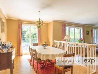 Maison - 230 m² - 8 pièces