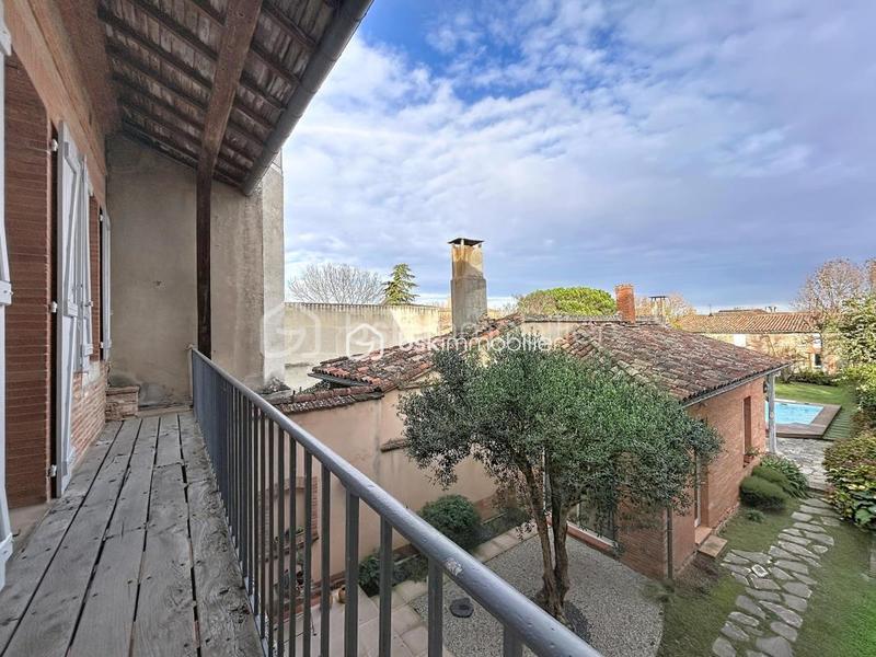 Propriété - 244 m² - 9 pièces