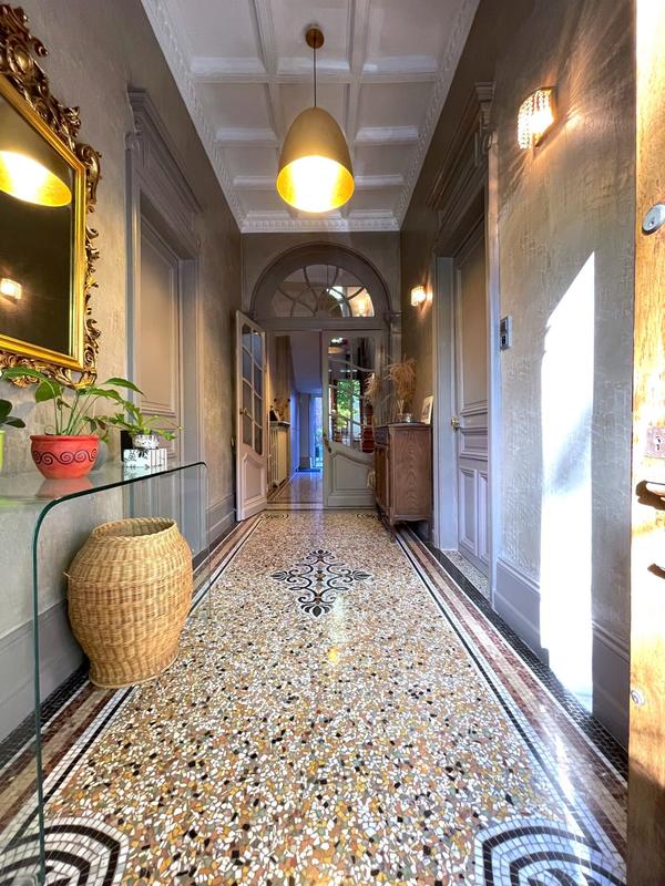 Maison - 250 m² - 7 pièces