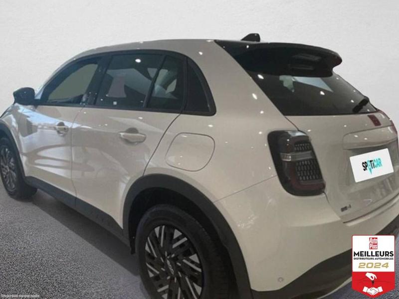 Fiat 600 54 kwh 156 ch red