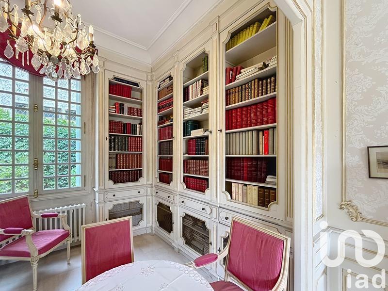 Maison - 323 m² - 9 pièces