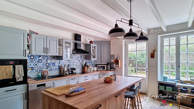 Maison - 207 m² - 8 pièces