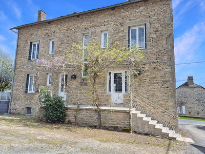 Maison - 227 m² - 9 pièces