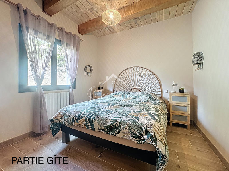 Propriété - 251 m² - 8 pièces