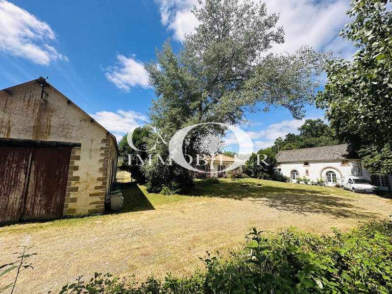 Maison - 364 m² - 6 pièces