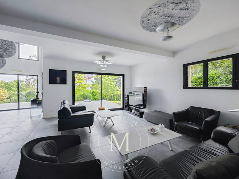 Maison - 202 m² - 8 pièces