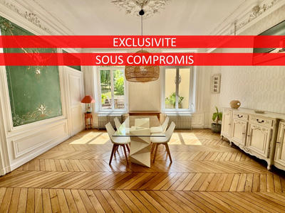 Maison - 246 m² - 9 pièces