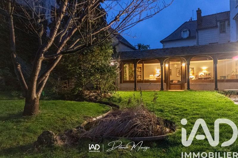 Maison - 380 m² - 11 pièces