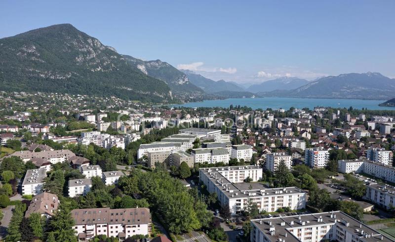 Appartement - 90 m² - 4 pièces