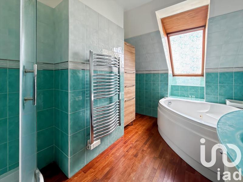 Maison - 209 m² - 8 pièces