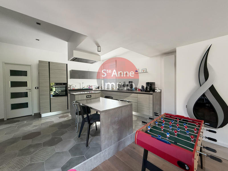 Maison - 230 m² - 6 pièces