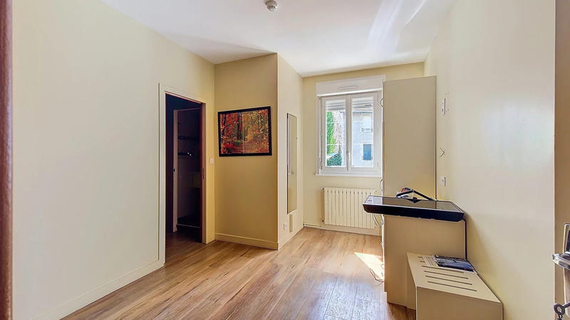 Maison - 586 m² - 24 pièces