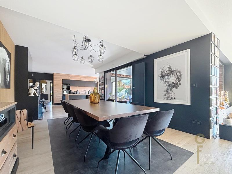 Maison - 269 m² - 8 pièces