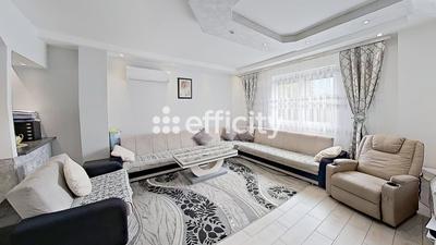 Maison - 210 m² - 14 pièces