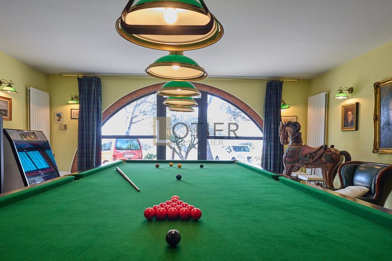 Villa - 320 m² - 8 pièces