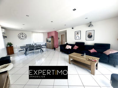 Maison - 211 m² - 7 pièces