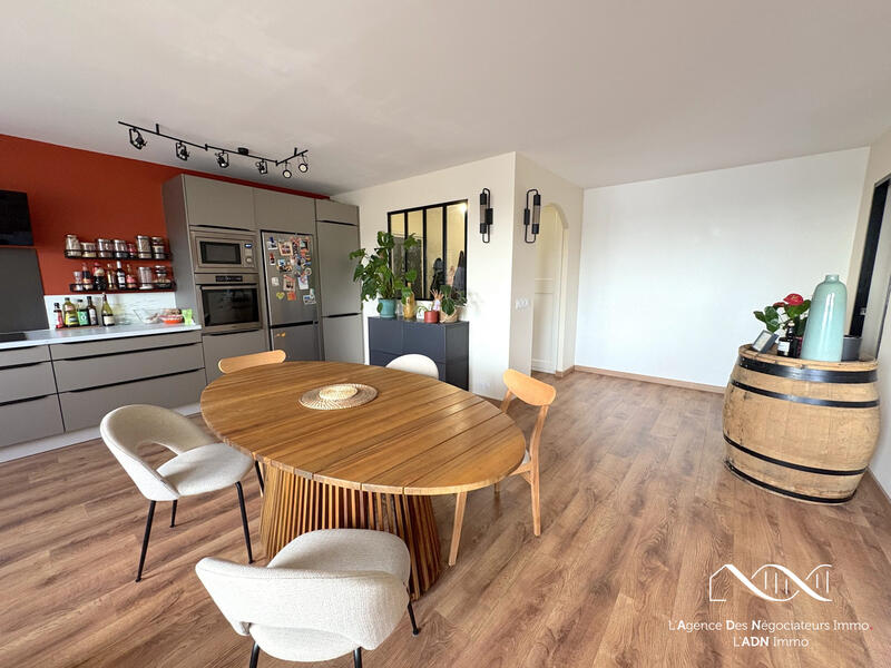 Appartement - 96 m² - 5 pièces