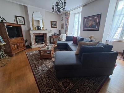 Maison - 260 m² - 11 pièces