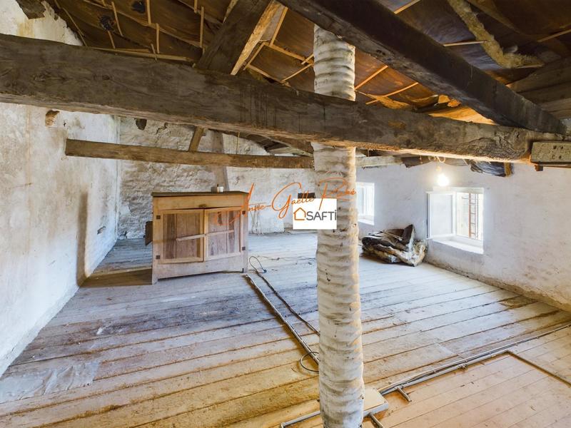 Maison - 260 m² - 12 pièces