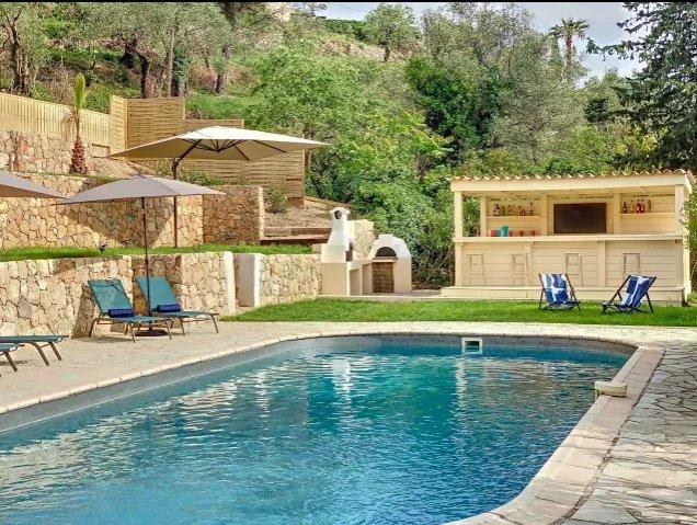 Propriété - 250 m² - 8 pièces