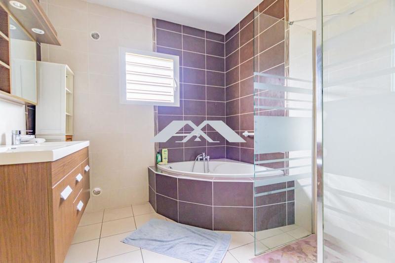 Maison traditionnelle - 95 m² - 4 pièces