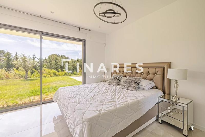 Villa - 300 m² - 9 pièces