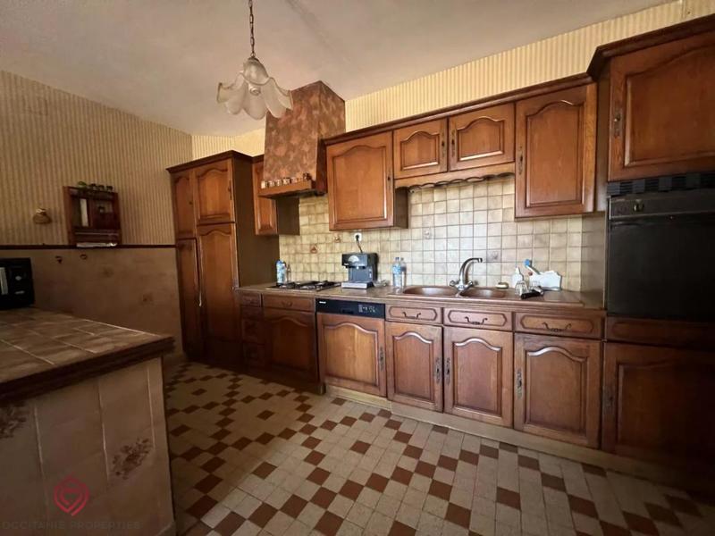 Maison - 221 m² - 8 pièces