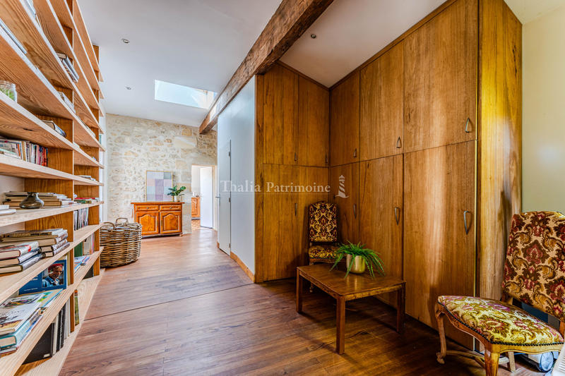 Maison - 318 m² - 9 pièces