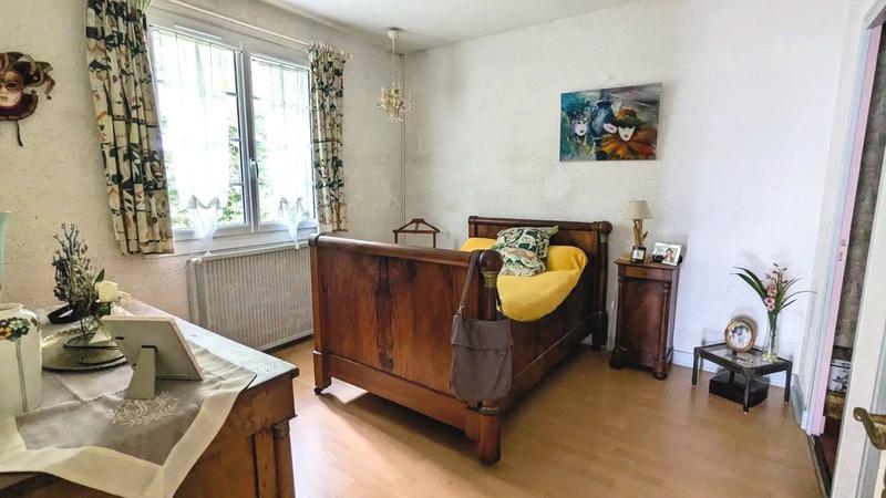Maison - 219 m² - 9 pièces