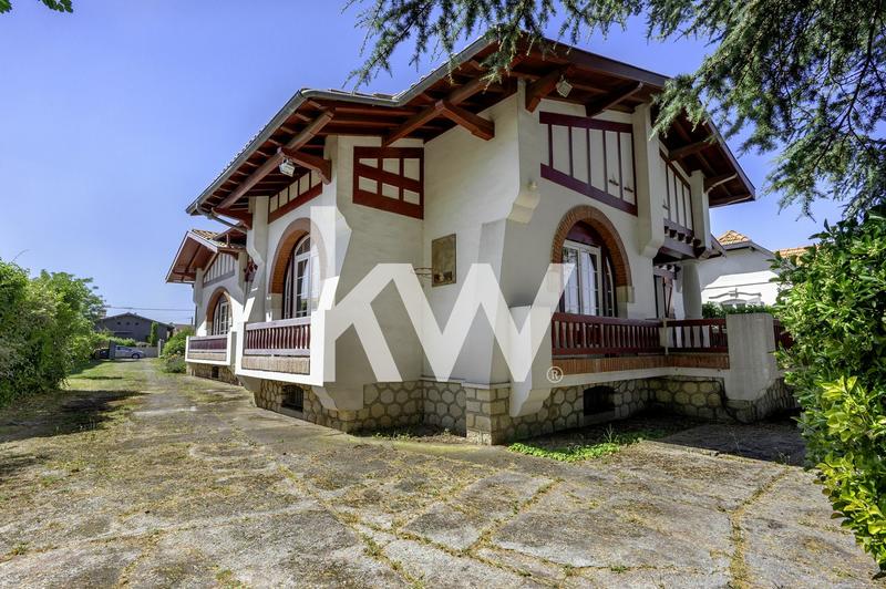 Maison - 225 m² - 6 pièces