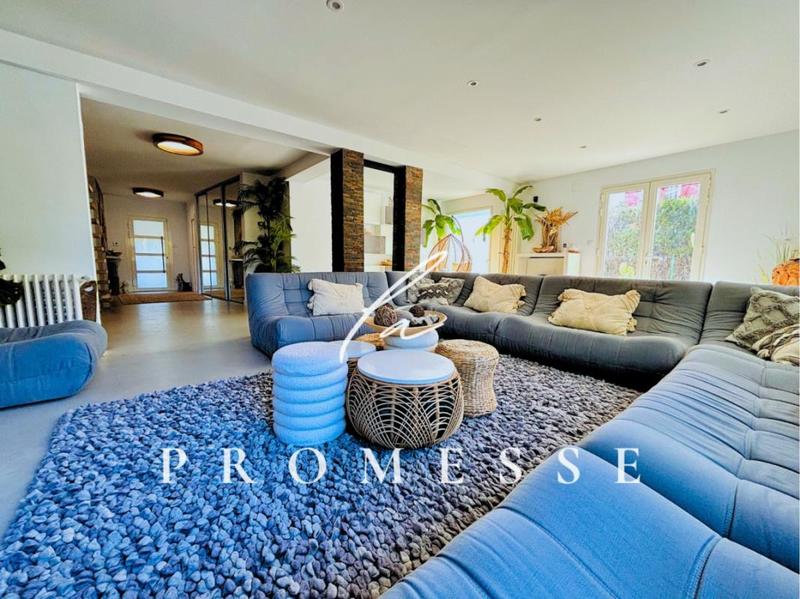 Villa - 301 m² - 9 pièces